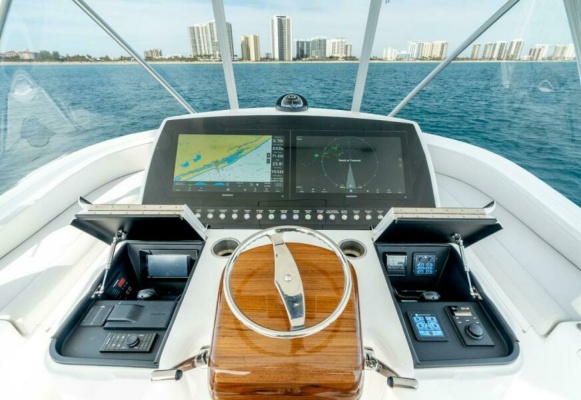 Viking 54 Convertible - Helm