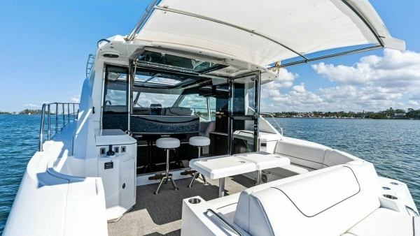 2019 Cruisers Yachts 45