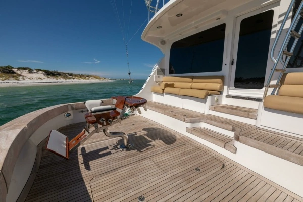 2005 Hatteras 68