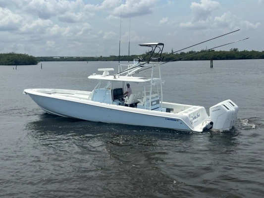 2023 Contender 44 Center Console