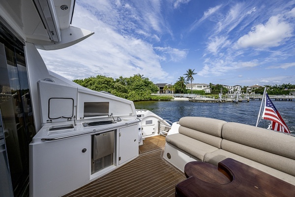 Sunseeker 62 EAGLE II - Cockpit