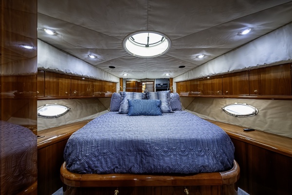 Sunseeker 62 EAGLE II - VIP Stateroom Forward