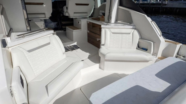 2022 Tiara Yachts 43