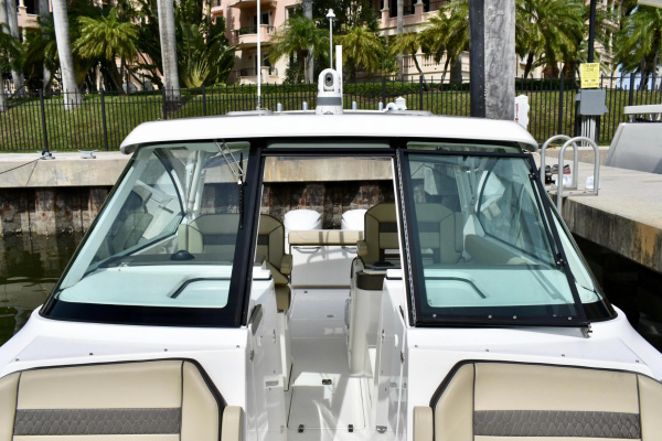 In Pursuit 32ft Pursuit Yacht For Sale