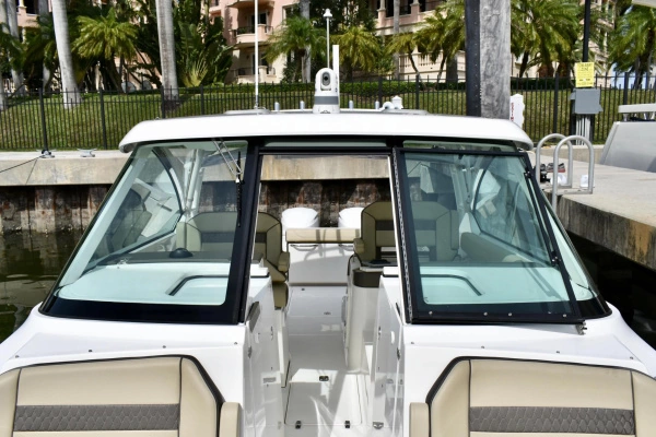2019 Pursuit 32