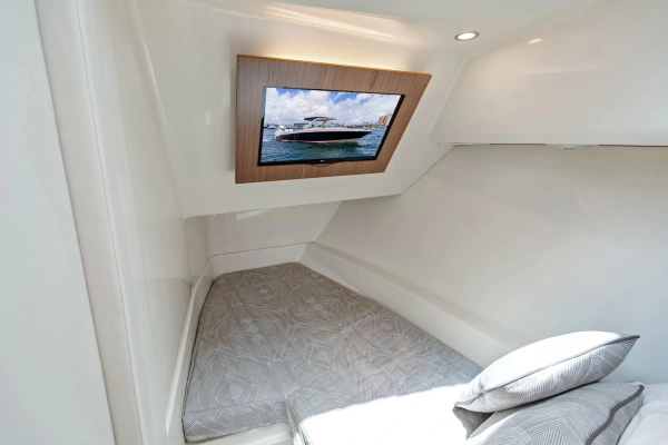 Chris-Craft Launch 35 GT Yacht For Sale