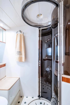 2000 Princess 72
