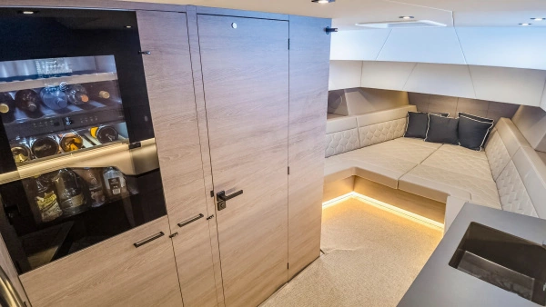 2022 Vanquish Yachts 58