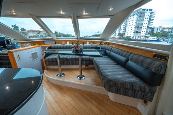 2000 Lazzara Yachts 76