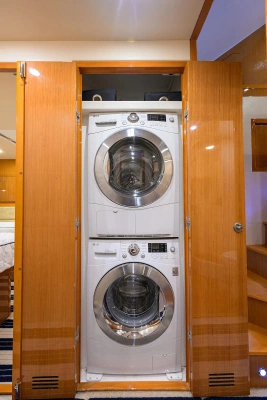 Bertram 700 Yacht For Sale