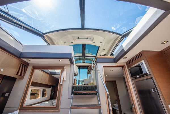 Sea Ray Sundancer 510 Yacht For Sale