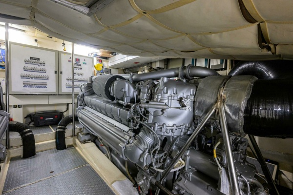 Miura 90ft Pershing Yacht For Sale
