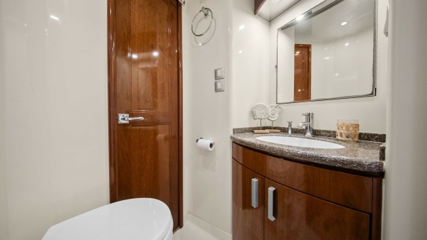 Carver 56 Voyager Sky Lounge  quot Lady Cape quot  56ft Carver Yacht For Sale