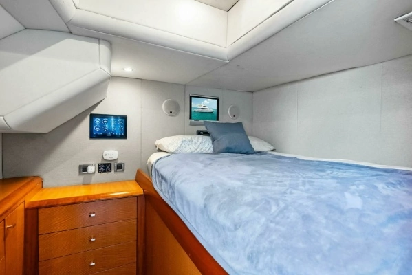 2006 Lazzara Yachts 84