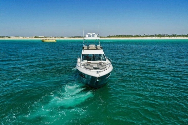 2023 Cruisers Yachts 60