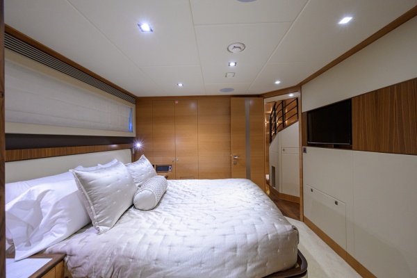 Midnight Moon 85ft Horizon Yacht For Sale