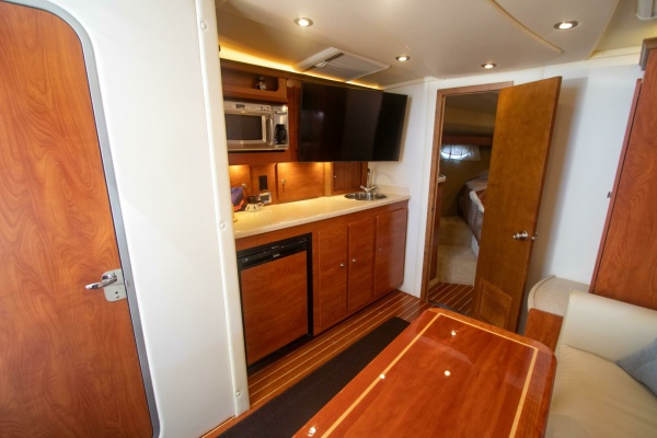 No Name 40ft Rinker Yacht For Sale