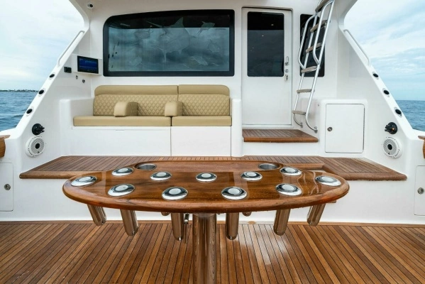2006 Viking 61