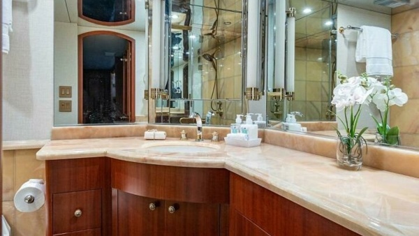 Magnum Ride 100ft Hatteras Yacht For Sale