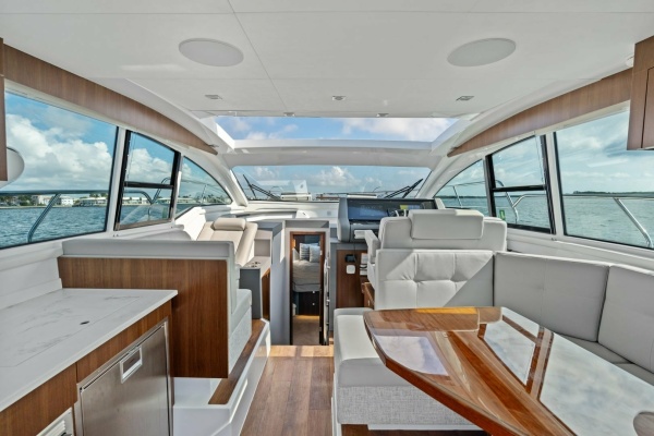 2023 Cruisers Yachts 42 Cantius