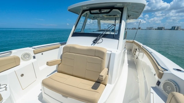 2019 Pursuit 32