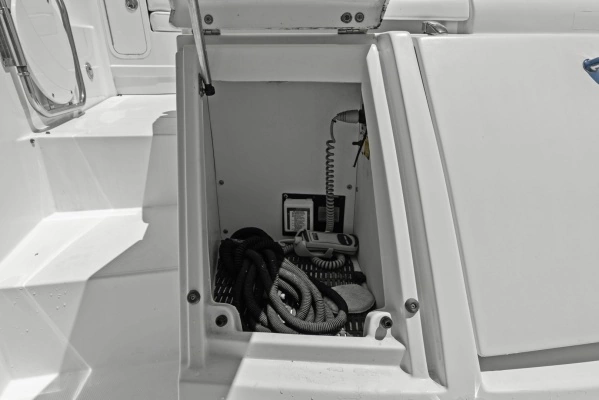 2012 Cruisers Yachts 54