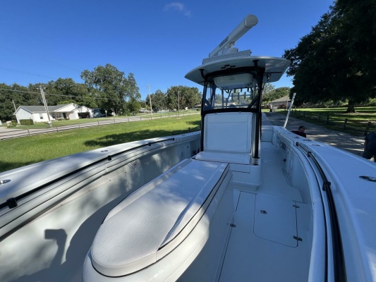 2017 Yellowfin 32 Center Console - Bow