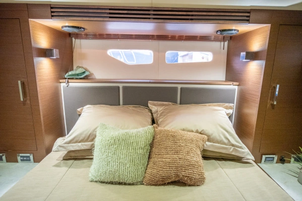 Sea Ray Sundancer 510 Yacht For Sale