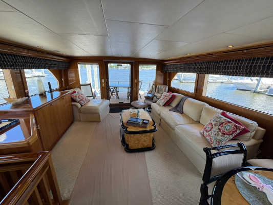 PERFECT LA DEE 75ft Hatteras Yacht For Sale