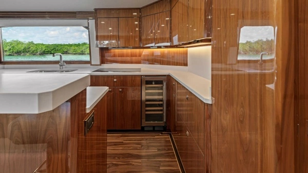 2016 Viking 80