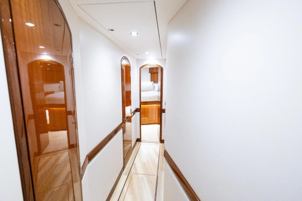 70ft Hatteras Yacht For Sale