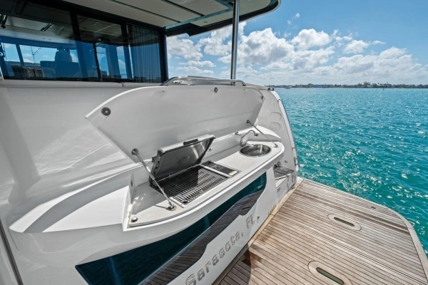 2019 Absolute 52