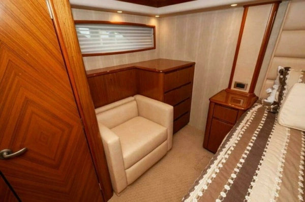 2012 Viking 76