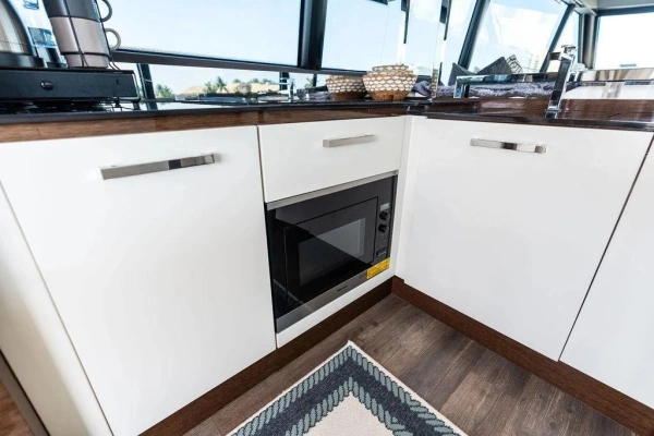 2018 Prestige 68