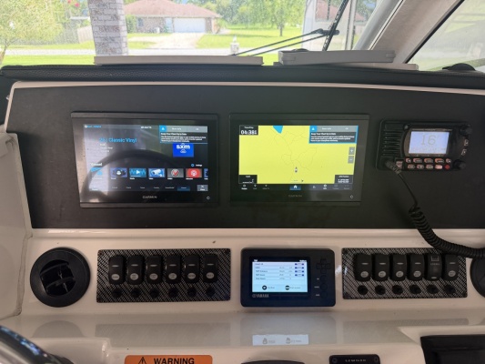 Cutwater 24 - Helm