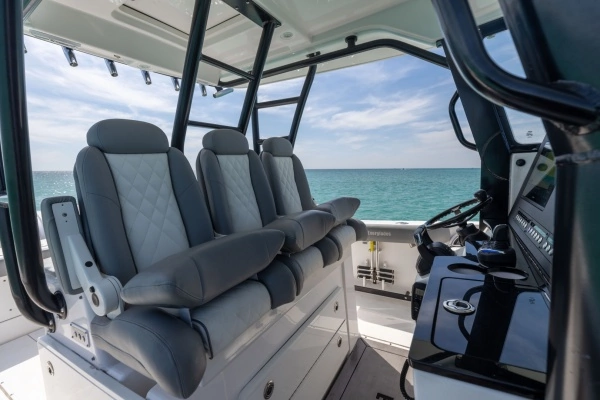 2023 Everglades 36