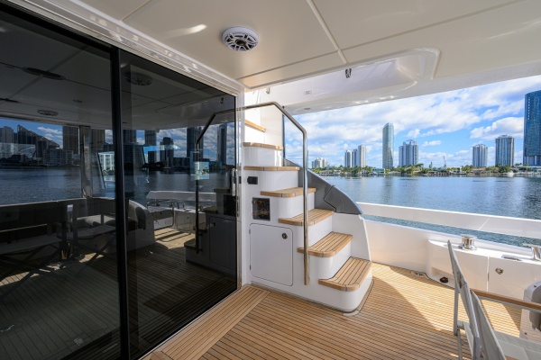 DT78 78ft Azimut Yacht For Sale