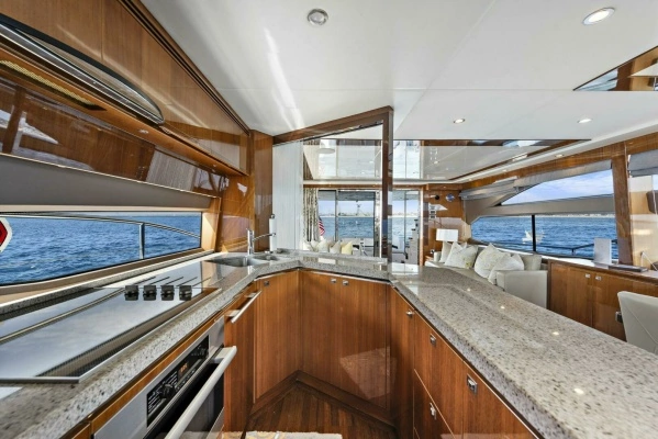 2015 Princess 72