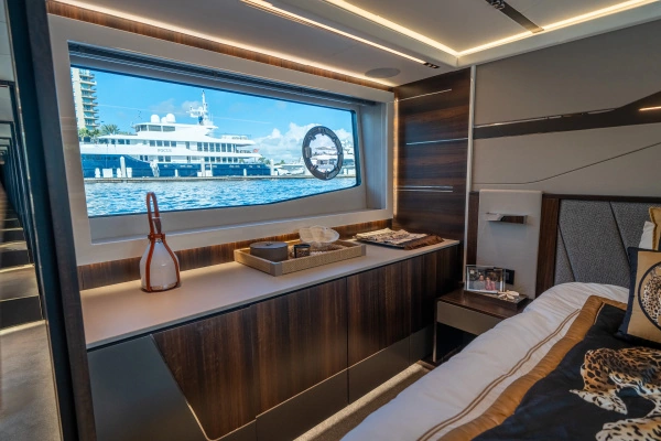 2022 Sunseeker 65