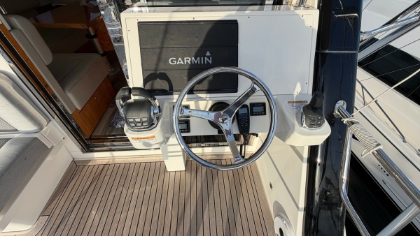2021 Riviera 57 Enclosed Bridge 60ft Riviera Yacht For Sale