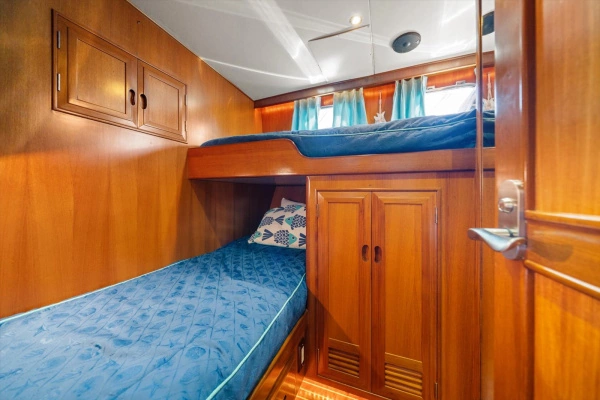 2000 Ocean Alexander 61