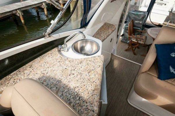 2002 Carver 47