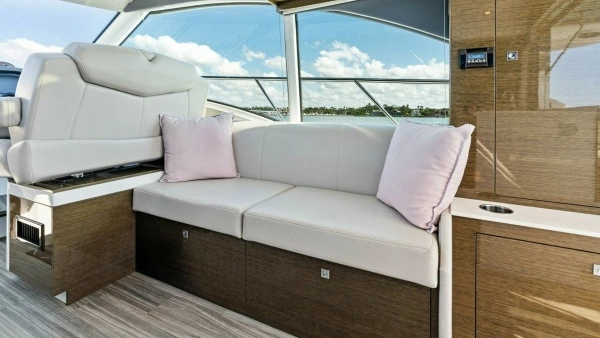 2019 Cruisers Yachts 45