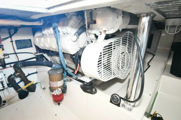 2001 Cabo 35
