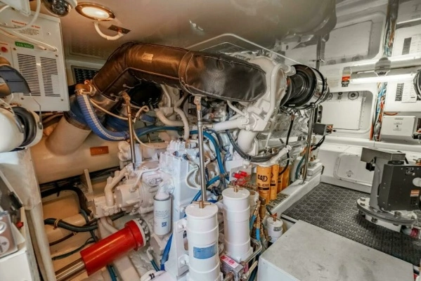 2004 Hatteras 54