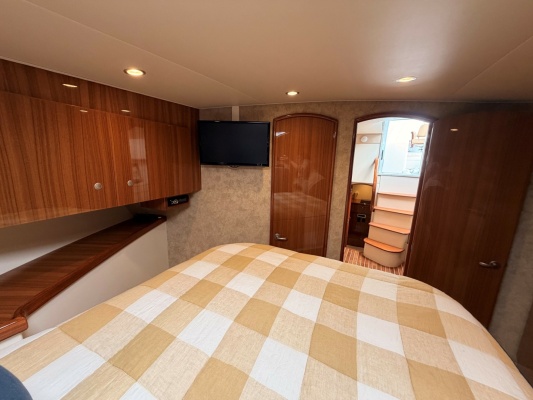 Viking 42 UNREEL - Stateroom
