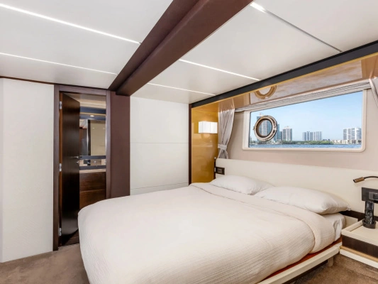 Azimut 66 Fly Yacht For Sale