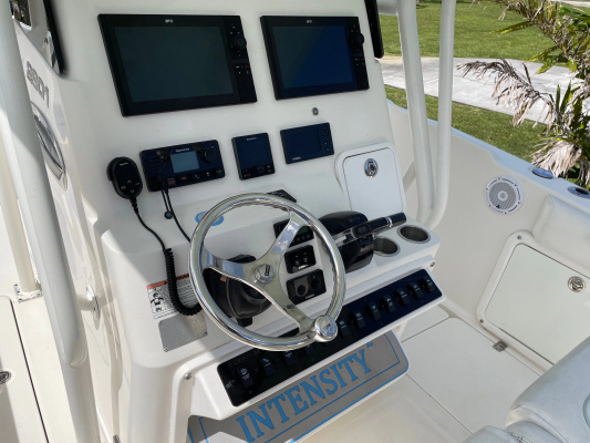INTENSITY 2 29ft Century Yacht For Sale