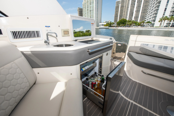 32ft Sea Ray Yacht For Sale
