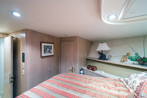 1997 Hatteras 65